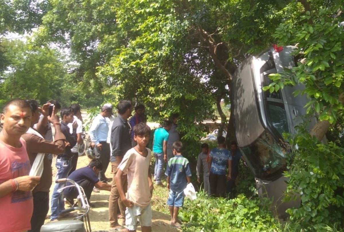 wind took car on trees in gonda, passengers lucky escape