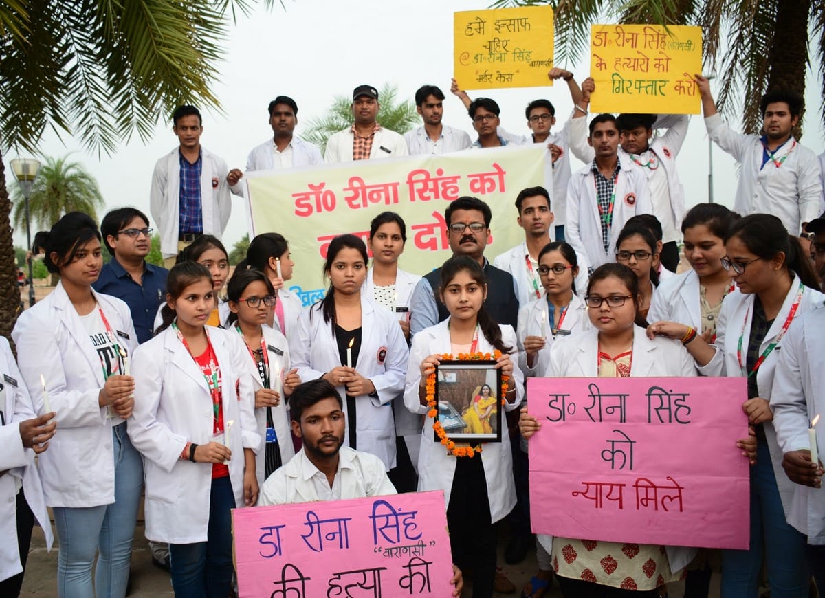 Dr. reena singh death case varanasi doctors candle march for justice in lucknow