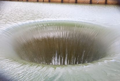 Mysterious pits in the world Whose features and photos are shocking