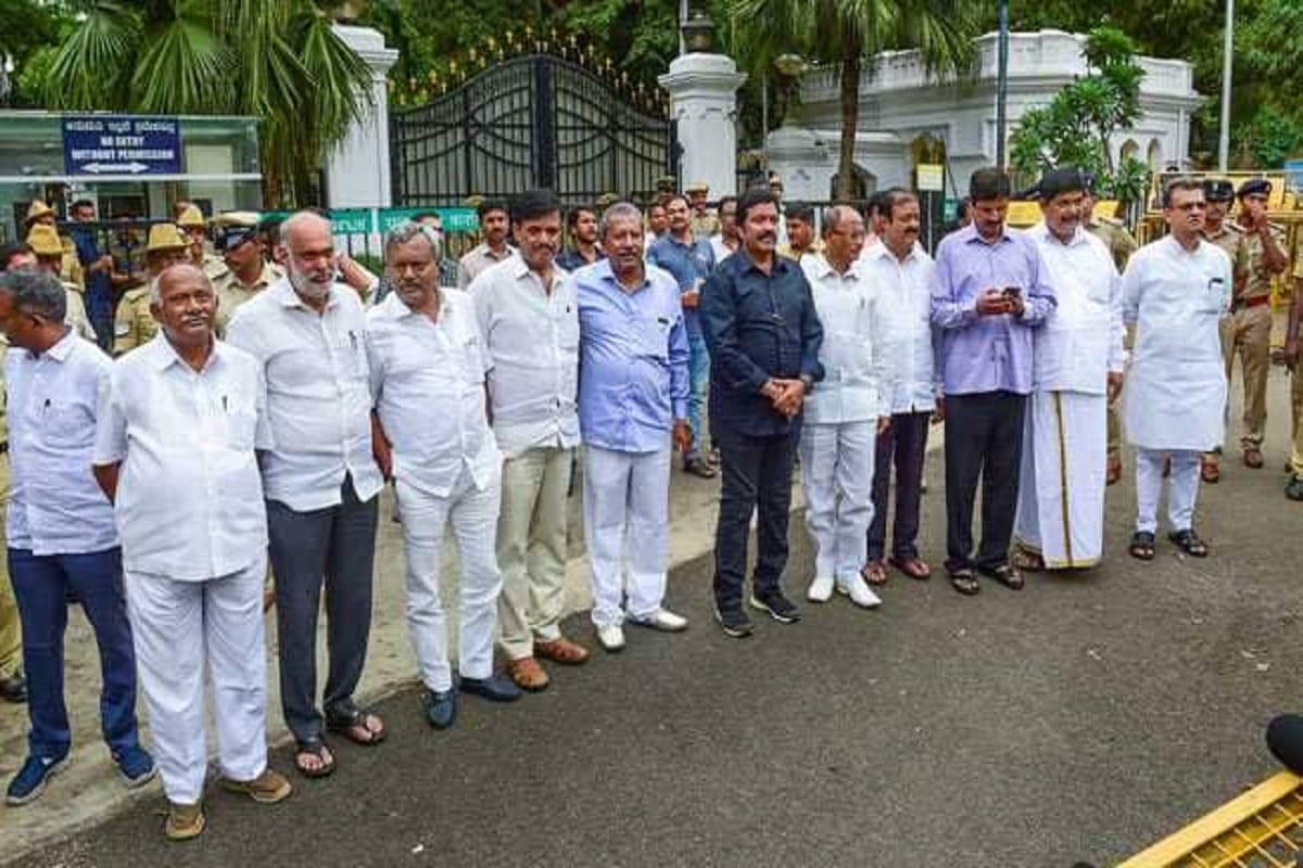 Karnataka Live Updates: Kumaraswamy might prove  majority in Vidhan Soudha, Bjp want resignation