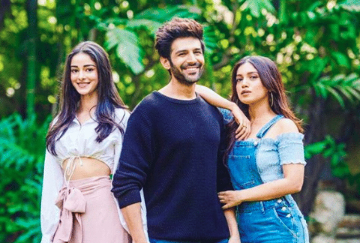 Kartik Aaryan Instagram Airport Selfie video with Crazay Fan is viral on Social Media