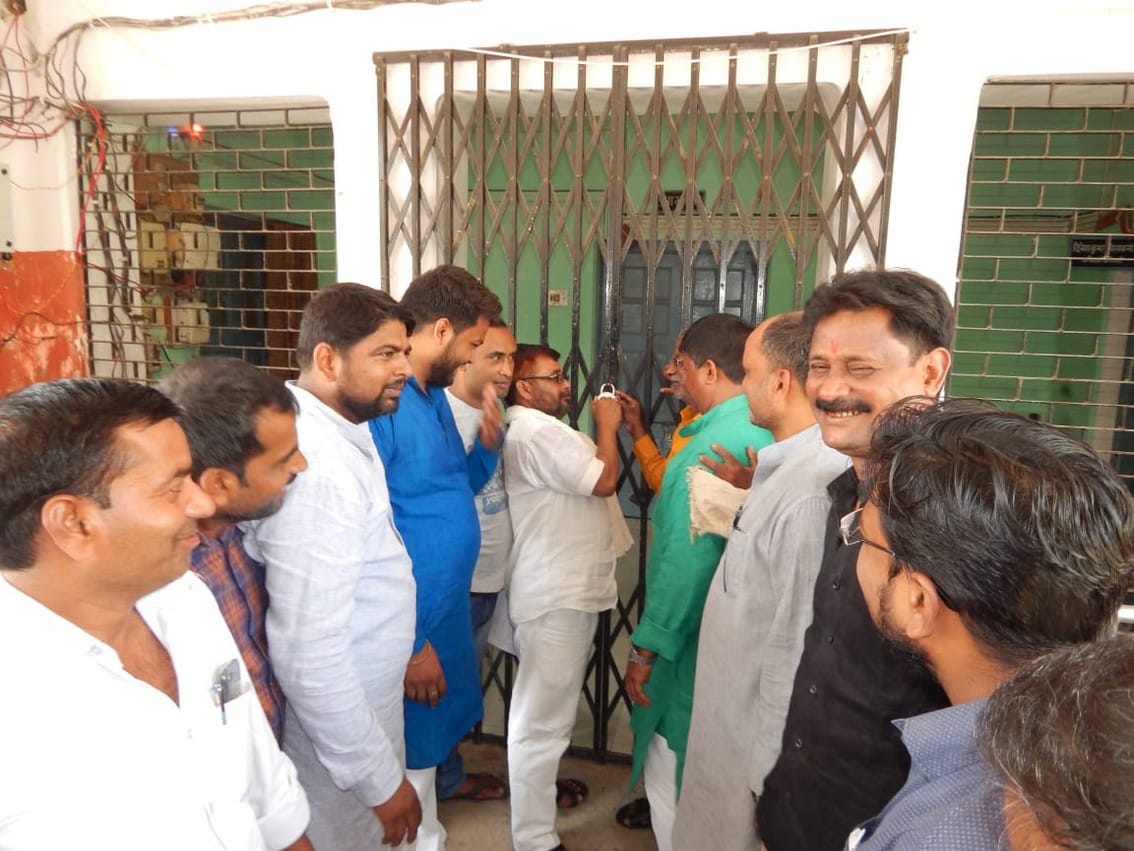 Members locked in the municipality