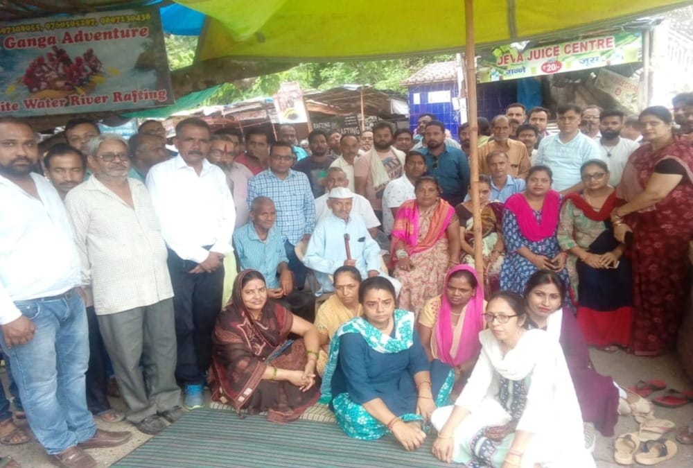 Protest and Market not open Against Rishikesh lakshman jhula bridge closed