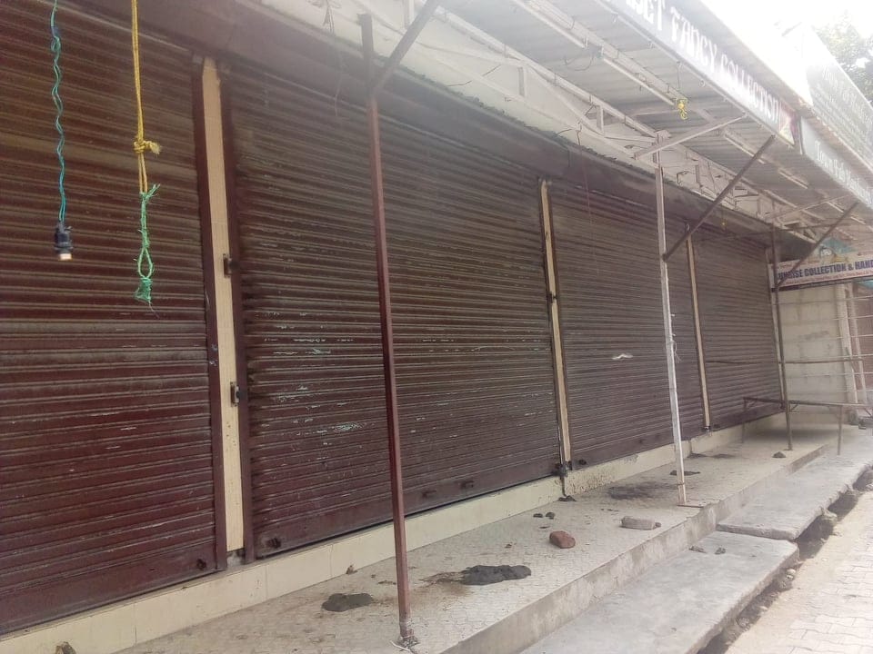 Protest and Market not open Against Rishikesh lakshman jhula bridge closed