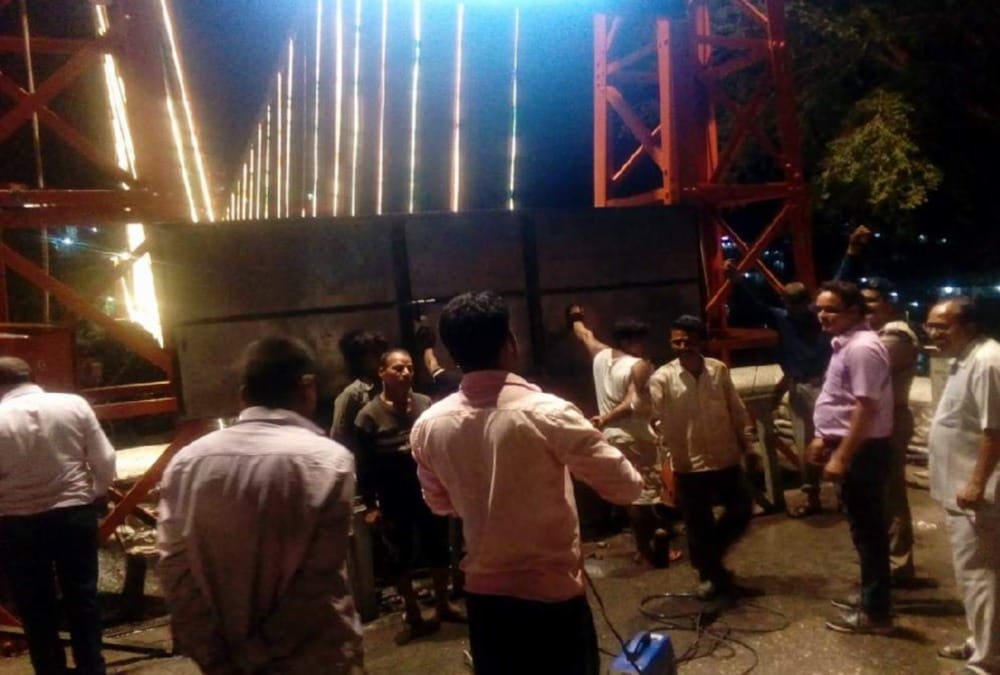 Rishikesh lakshman jhula bridge closed for pedestrians and vehicular movement