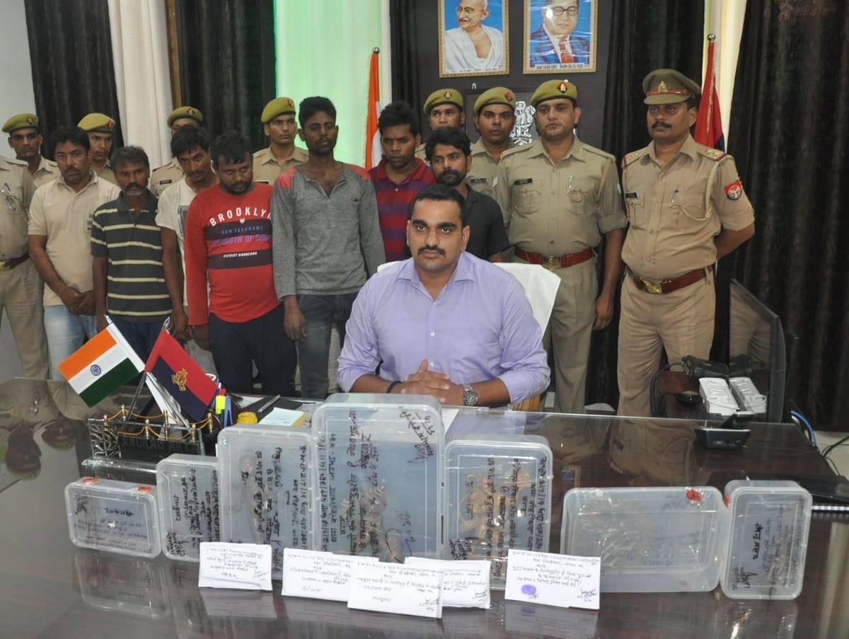 police arrested 7 people accused of Stole god sculptures from doharighat temple in mau