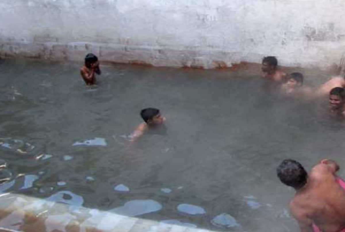 Mysterious kund dalahi where water climbs up on clapping