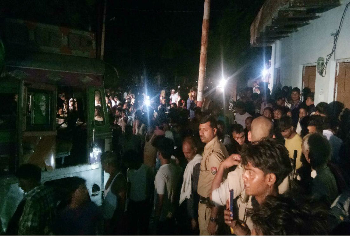two women died in road accident in agra