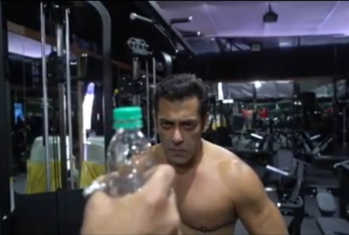 salman khan played with nephew ahil and yohan video viral