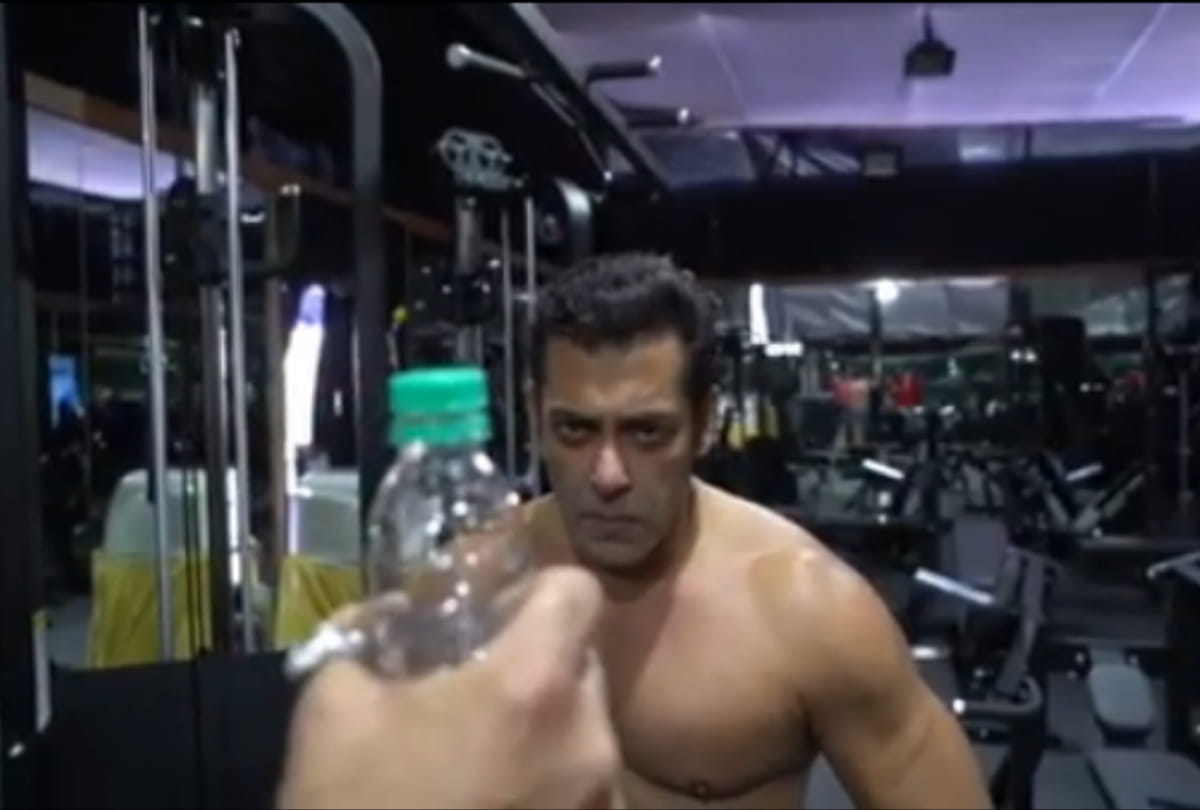 Salman Khan complete Bottle Cap Challenge With Save Water message