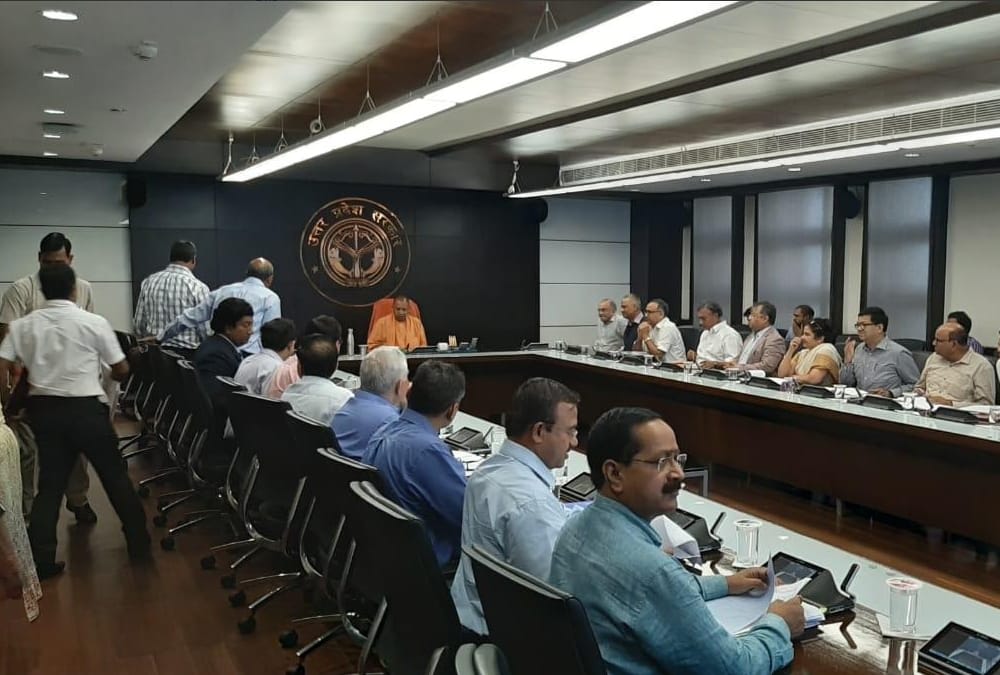 Yogi Adityanath meeting with Niti Ayog officers.