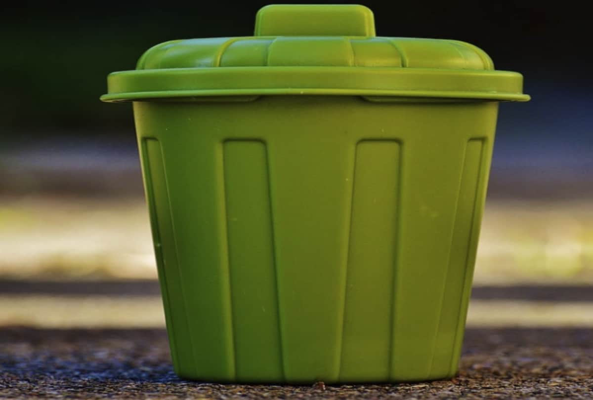 avoid north side to keep dustbin in house