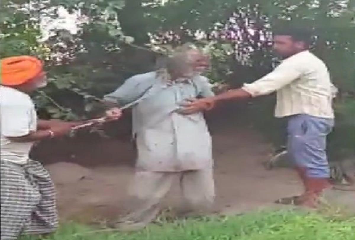 man chained & thrashed by 5 men in Gholia Khurd village of Moga punjab