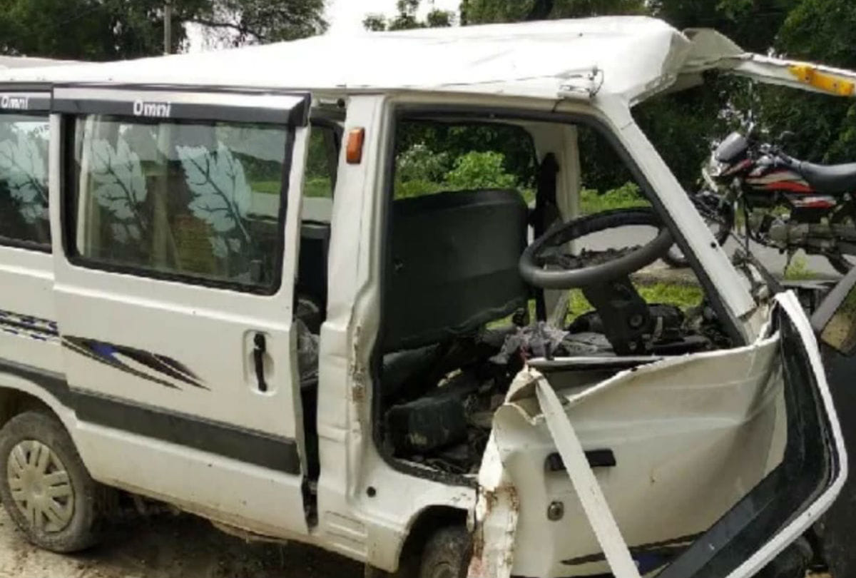 maruti van accident two died in farrukhabad family goen for Asthi Visarjan in Ganga