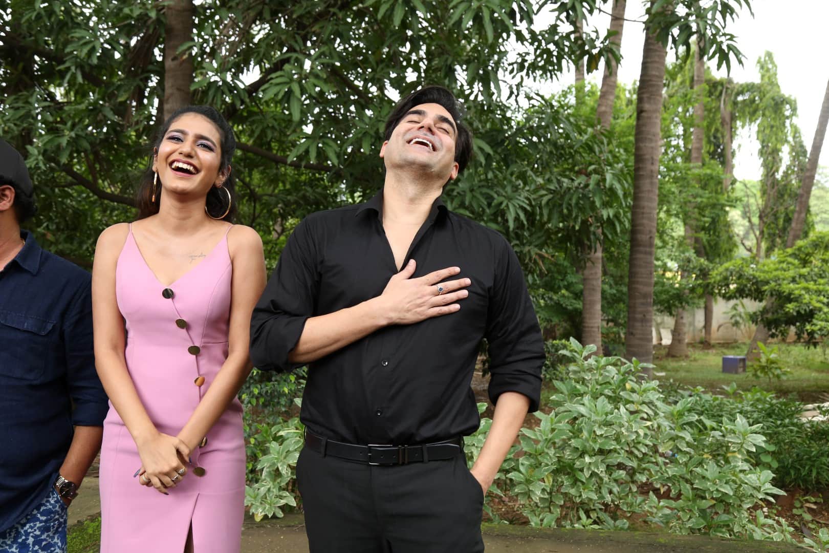 priya prakash varrier share photo with arjun reddy hero vijay devarakonda