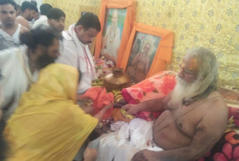 People worship on Guru Purnima.