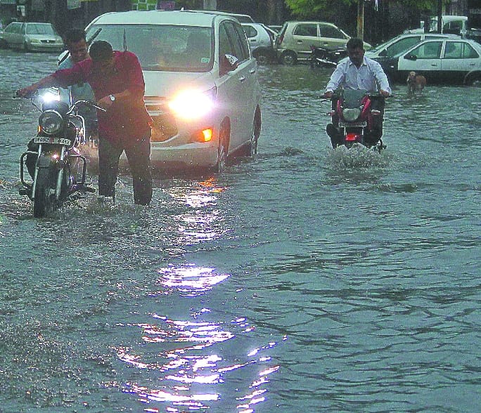 Storm-rain raging, island city