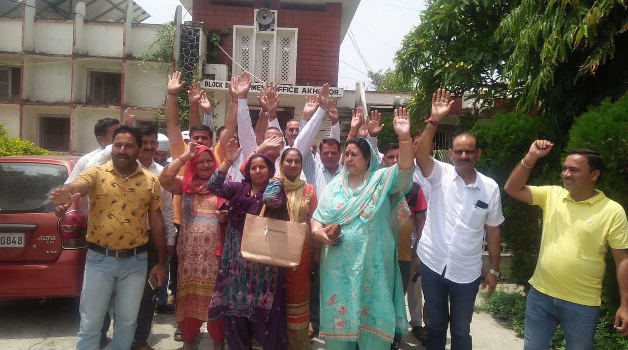 protest against BDO in Akhnoor