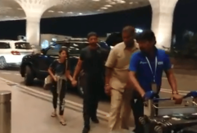 farhan akhtar with daughter and shibani dandekar leave for a vacation