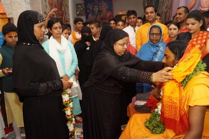 Guru purnima 2019 : celebrates in different style unity of hindu muslim in varanasi