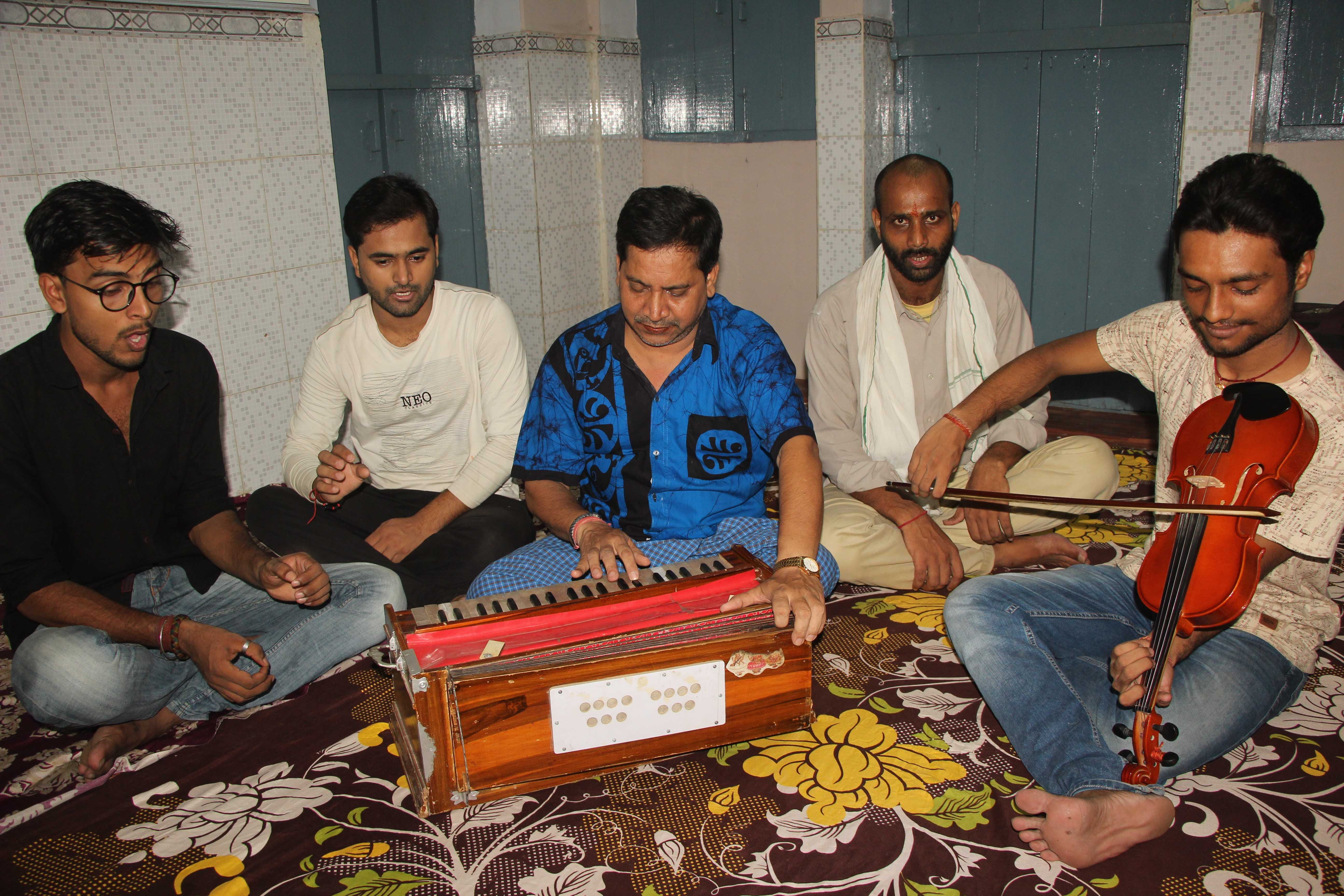 Guru purnima 2019 some people best example of guru dakshina varanasi