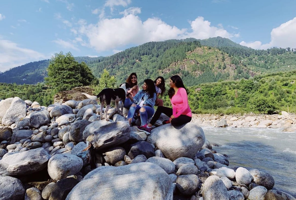 Janhvi Kapoor exploring Manali local delicacies during shooting of RoohiAfza