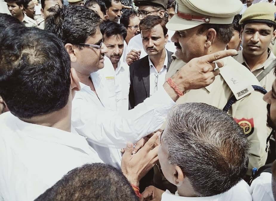 om called to thanedar for action against  criminals