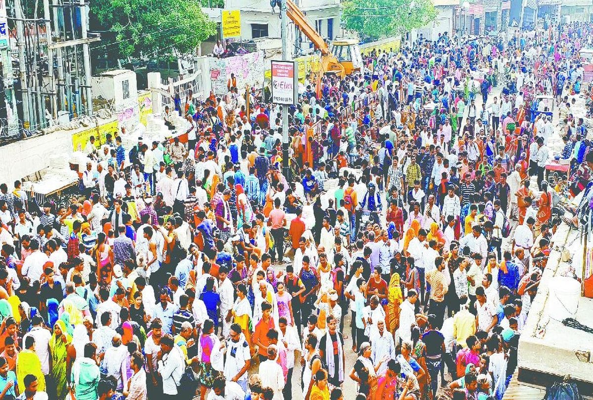 mudia purnima mela saints held shobha yatra in govardhan