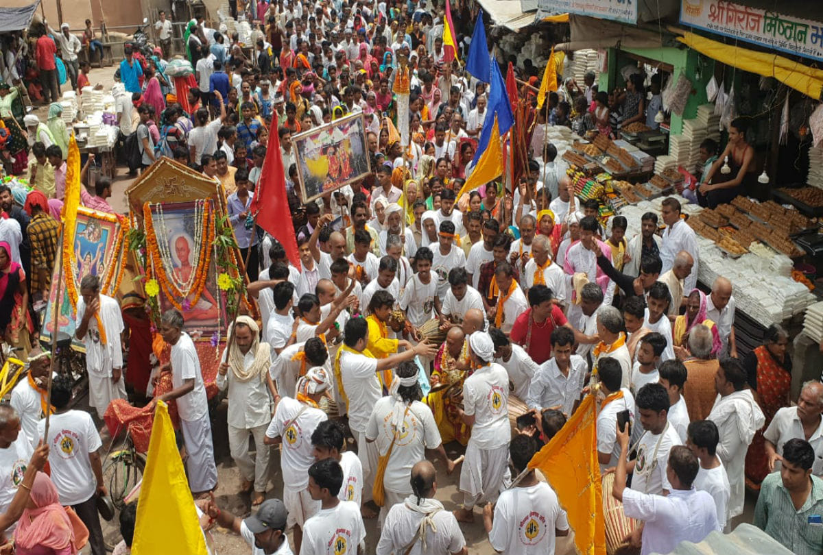 mudia purnima mela saints held shobha yatra in govardhan
