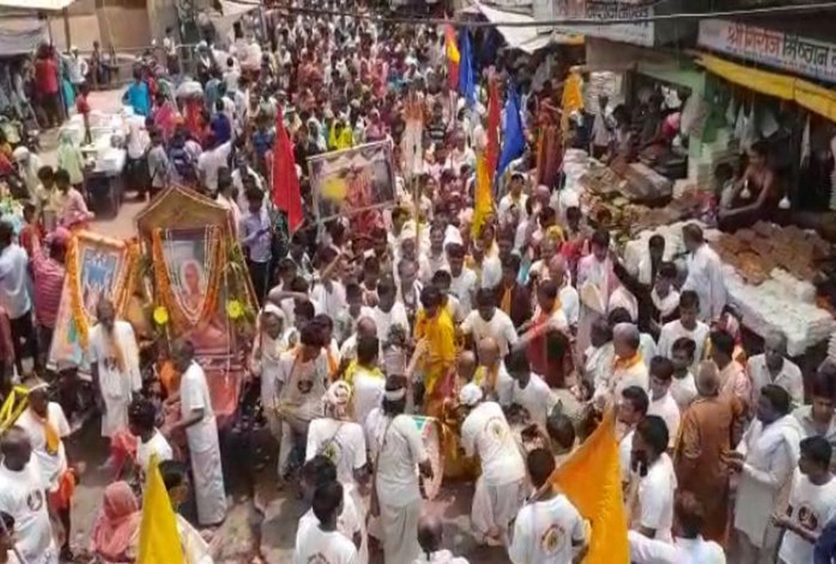 mudia purnima mela saints held shobha yatra in govardhan