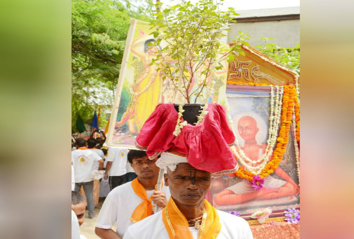 Guru Purnima 2020 Mudia Shobhayatra held in Govardhan