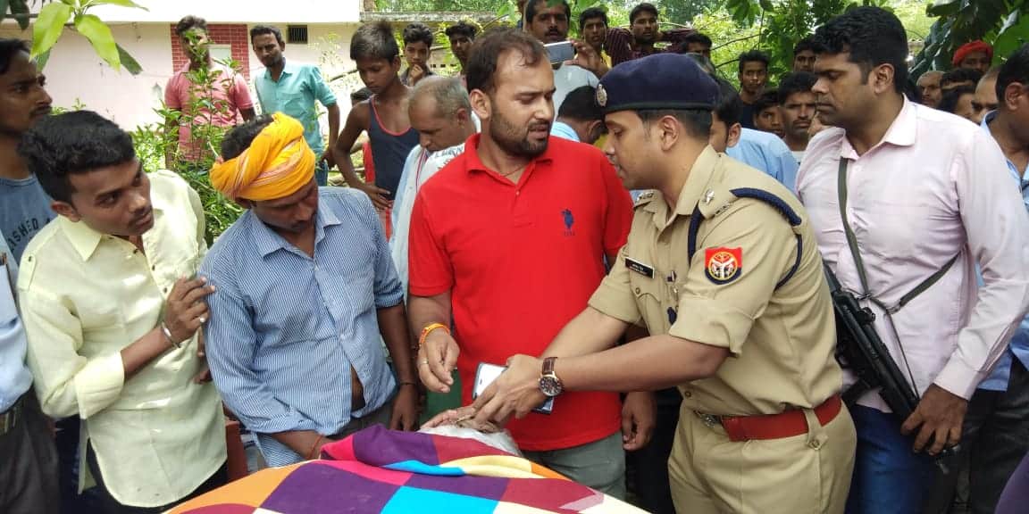 Heavy protest for Advocate Om Mishra murder Swati Singh and SP Abhishek Singh in action