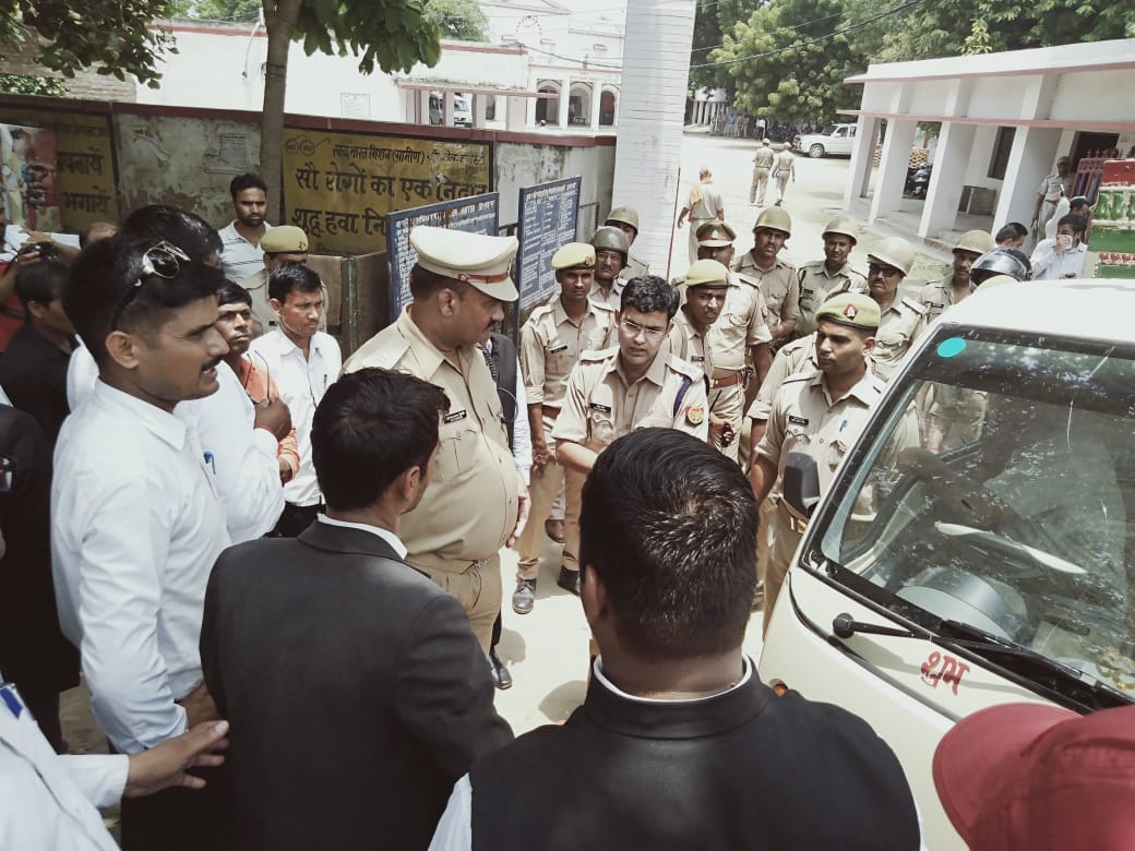 Heavy protest for Advocate Om Mishra murder Swati Singh and SP Abhishek Singh in action