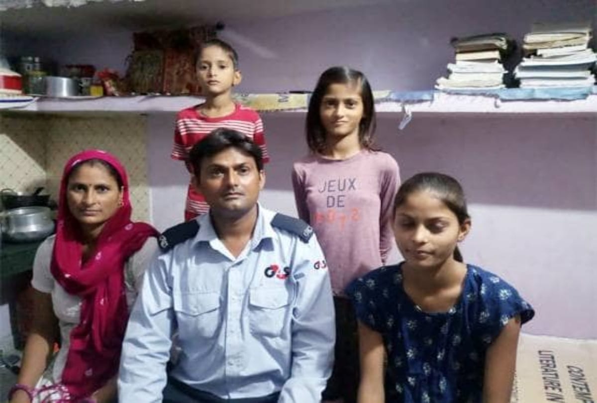 JNU Guard Ramjal Meena gets admision in same University, Know his success story and tips
