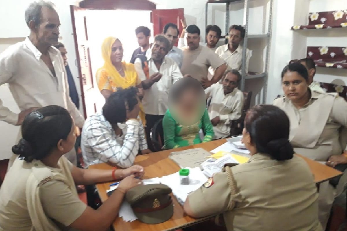 groom first wife rucks at the wedding venue in shamli, police stop the marrige
