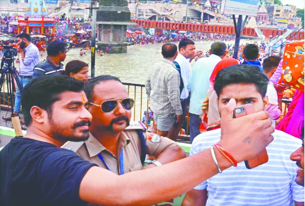 kanwad yatra 2019 uttarakhand policeman copy abhinandan Mustache style