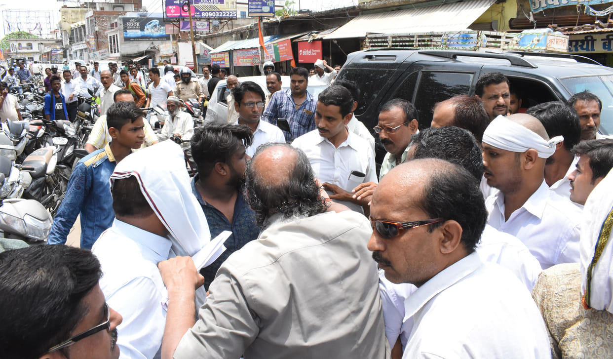 Advocates pulled out of court