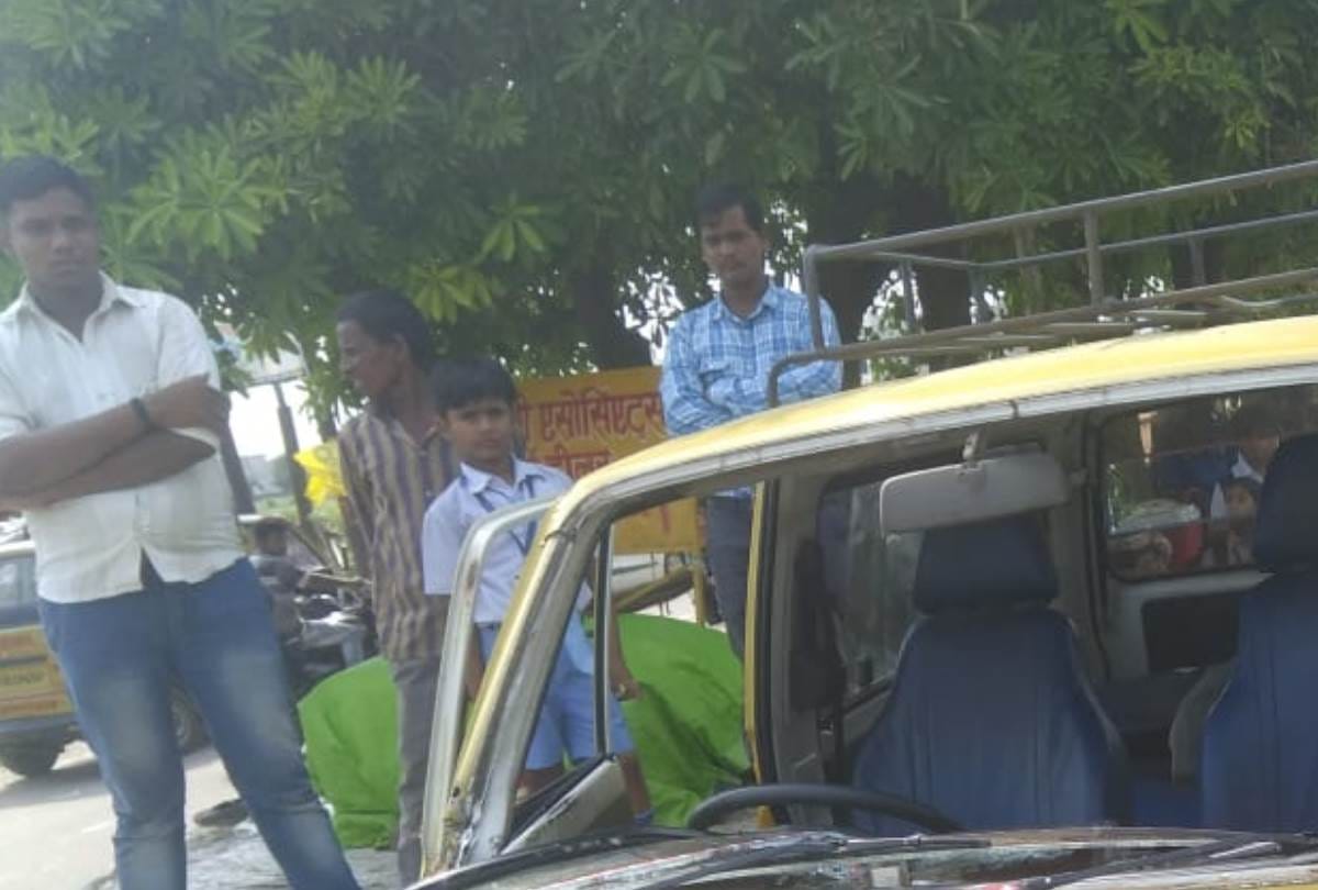 school van accident in lucknow on iim road, no student injured