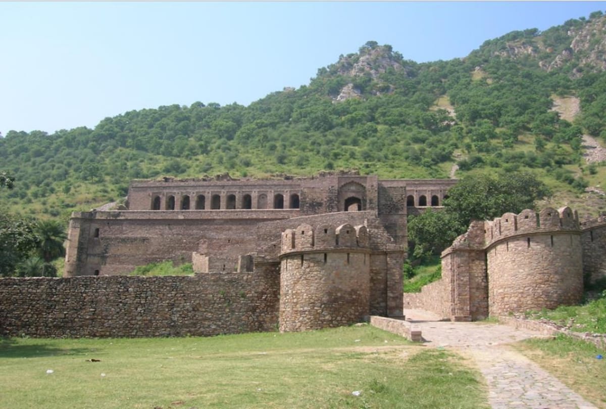 visit ajabgarh village near cursed fort bhangarh