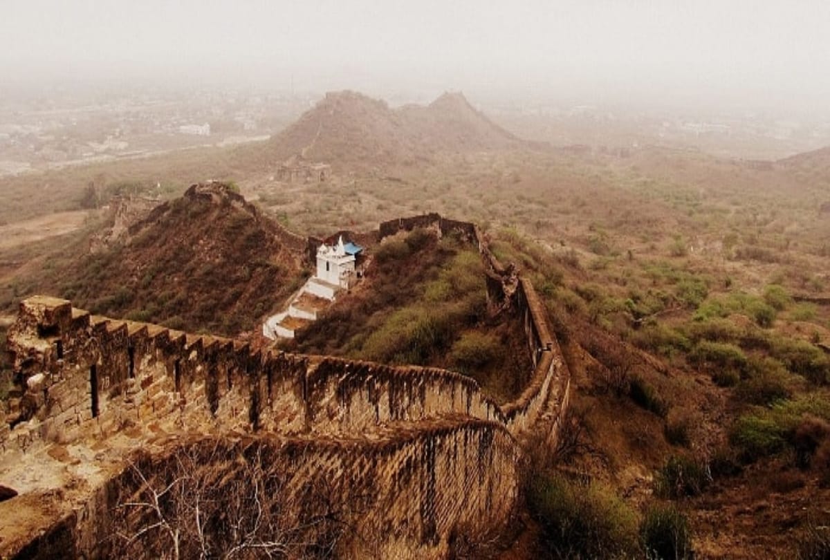 visit bhujia fort from delhi by train in 500 rupees