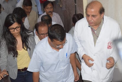 Arvind kejriwal Came Safdarjung hospital to meet with assault victim minor girl