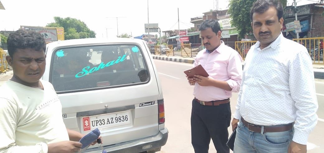 School children being transported with illegal van, invoice of 15 vehicles