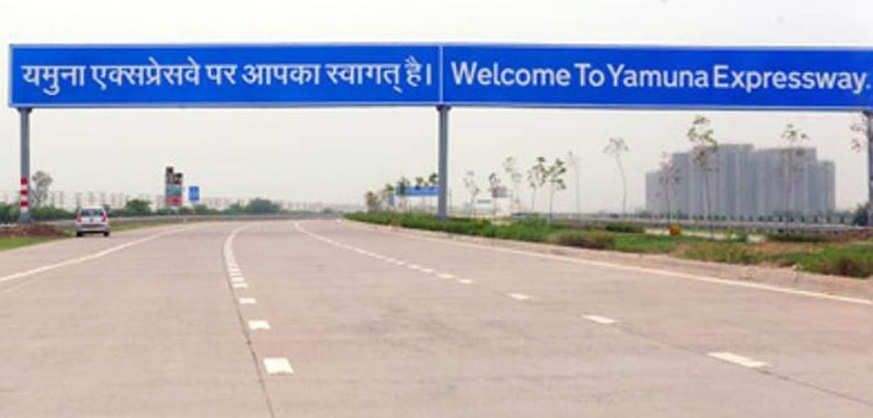 No Entery on Yamuna expressway without helmet and seat blet