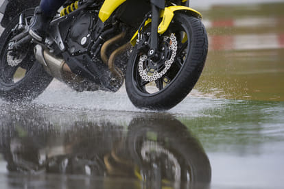 Best Tips to ride bike and scooter in rain