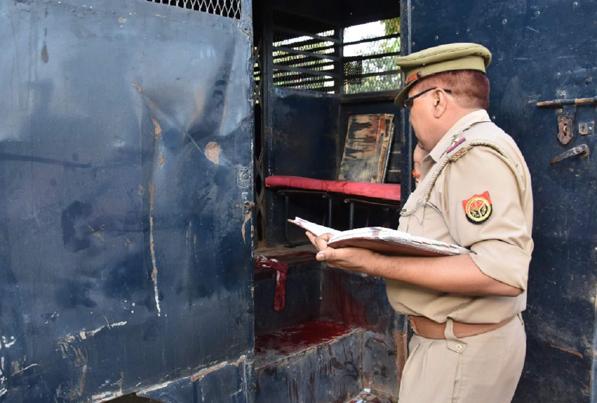 Three prisoners absconding after killing two policemen in Chandausi UP