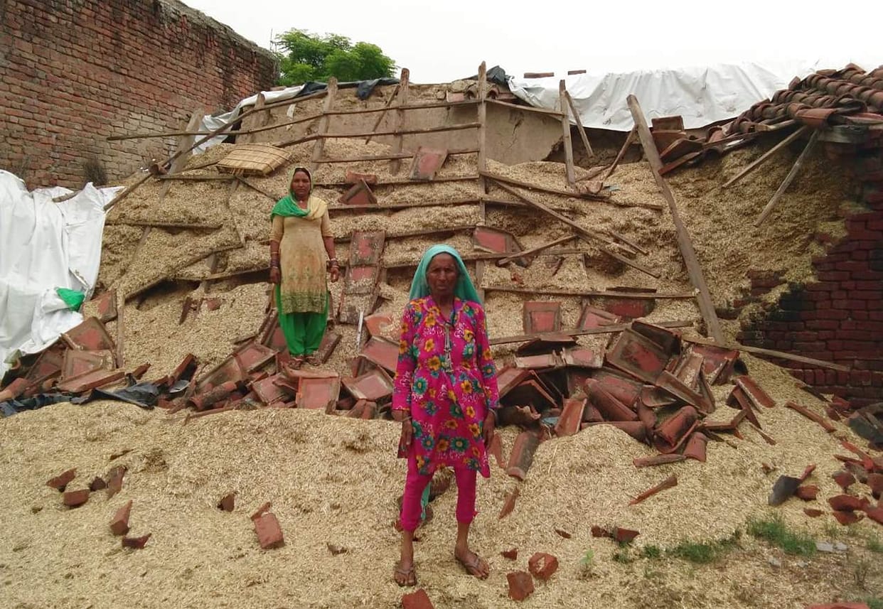 Three houses falling in the train