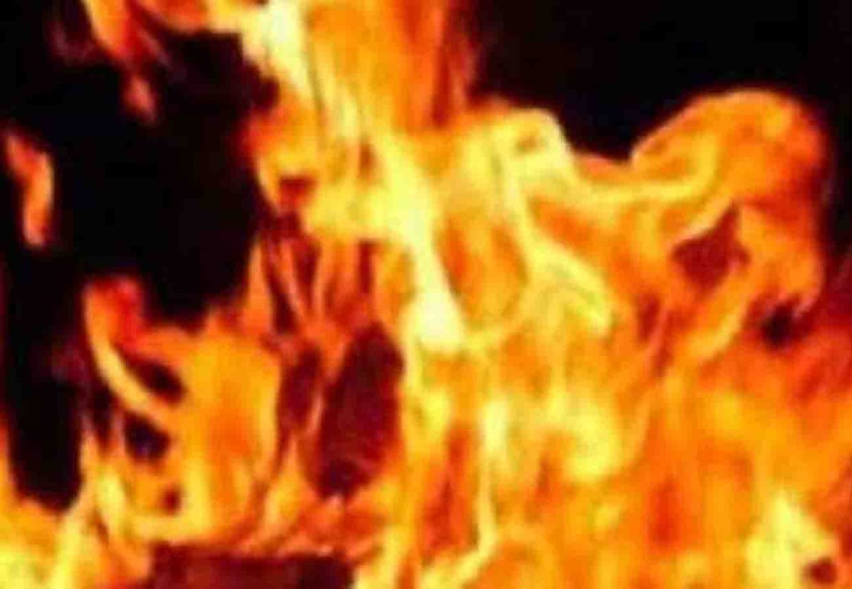 man burnt alive after being hit by broken high tension wire in sitapur