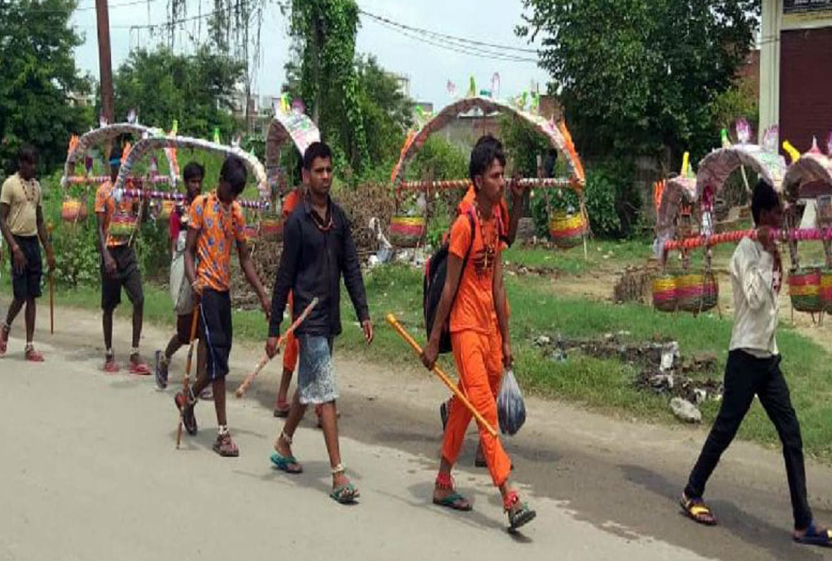 Savan 2019 kavad yatra Starts in Soron Devotees take Gangajal for Abhishek Shiva