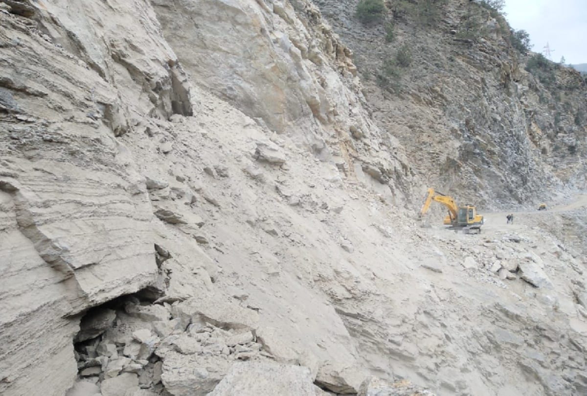 nh five closed for once again due to landslide at kashang kinnaur
