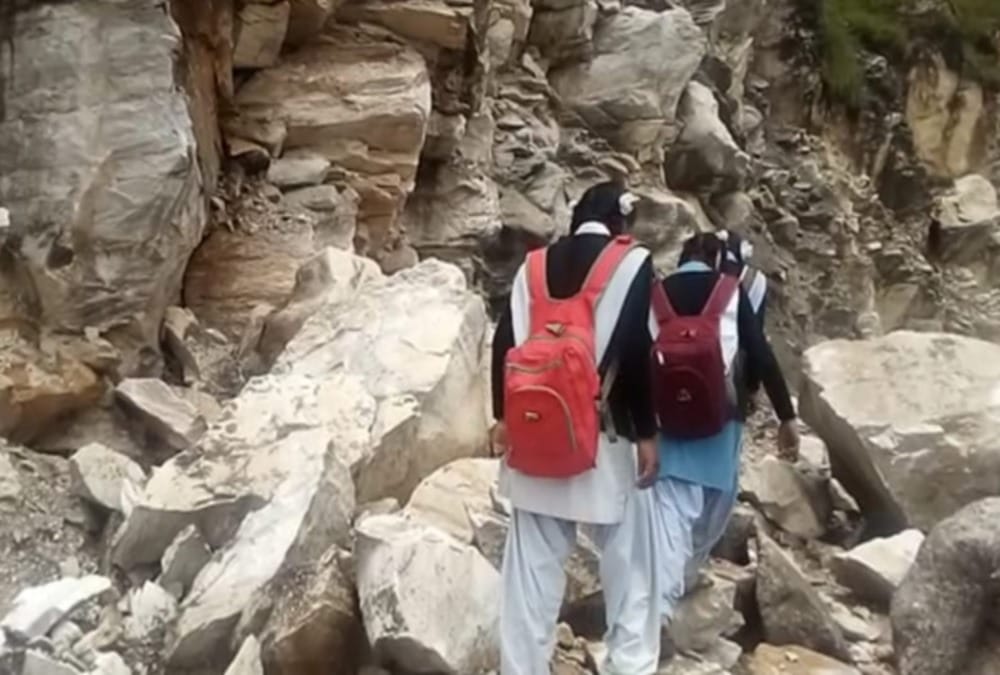 Mountain Collapse on Dunakot road Villages doing Movement in Danger